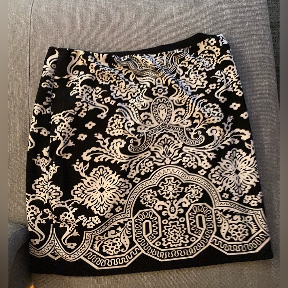 Black and White Floral Pencil Skirt